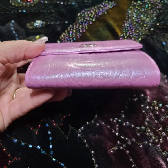 Chanel Camelia Iridescent Wallet - Picture 5 of 17